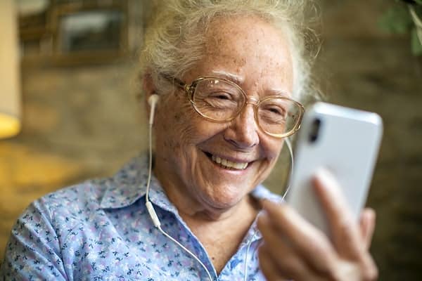 How to Effectively Communicate - Communicate With Seniors Arista In Home Care Toledo Home Healthcare